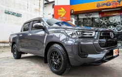 TOYOTA REVO ล้อ EVO Cross สีดำด้าน สเปค 16x8 นิ้ว 5รู114 Offset 20 ยาง DUNLOP AT5 แก้มขาว ดอกดุๆ ขนาด 245/70R16