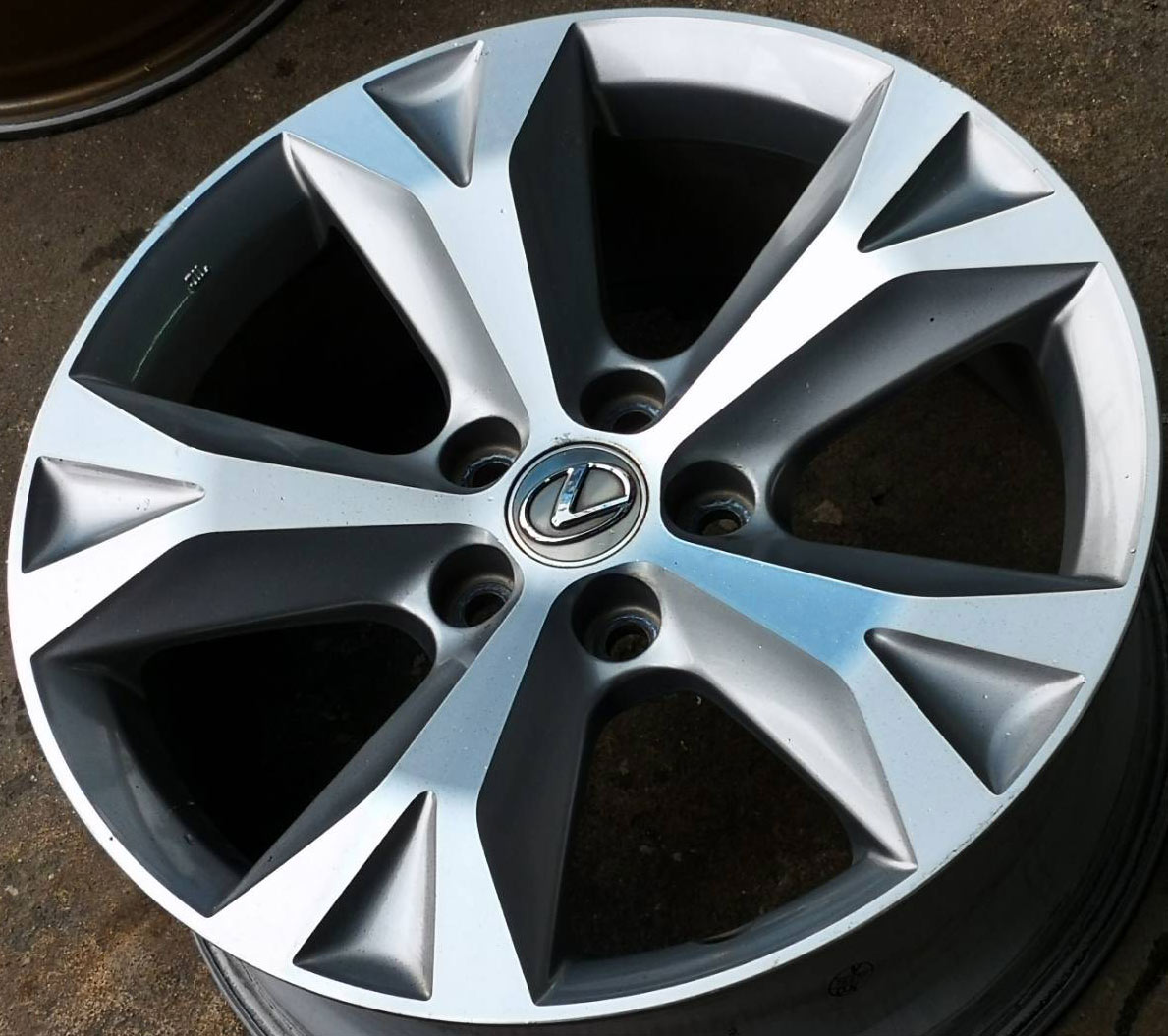 ล้อแม็กมือสอง Lexus NS300 5รู114 ET35 ซิลเวอร์หน้าเงา 7.5-18นิ้ว(รามอินทรา) ล้อแม็ก ล้อแม็กมือสอง Lexus NS300 5รู114 ET35 ซิลเวอร์หน้าเงา 7.5-18นิ้ว(รามอินทรา)