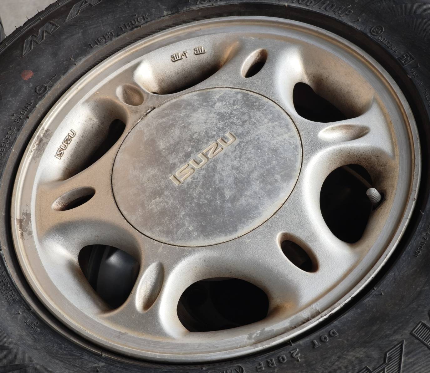 ล้อแม็ก ล้อมือสองติดรถ Isuzu TFR 6รู139.7 ET20 สีเงิน กว้าง5.5 ขอบ14นิ้ว(รามอินทรา)