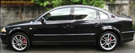 รถสีดำ กับแม็กซ์สีเงินหน้ากระจก สวยงามเข้ากันได้อย่างลงตัว