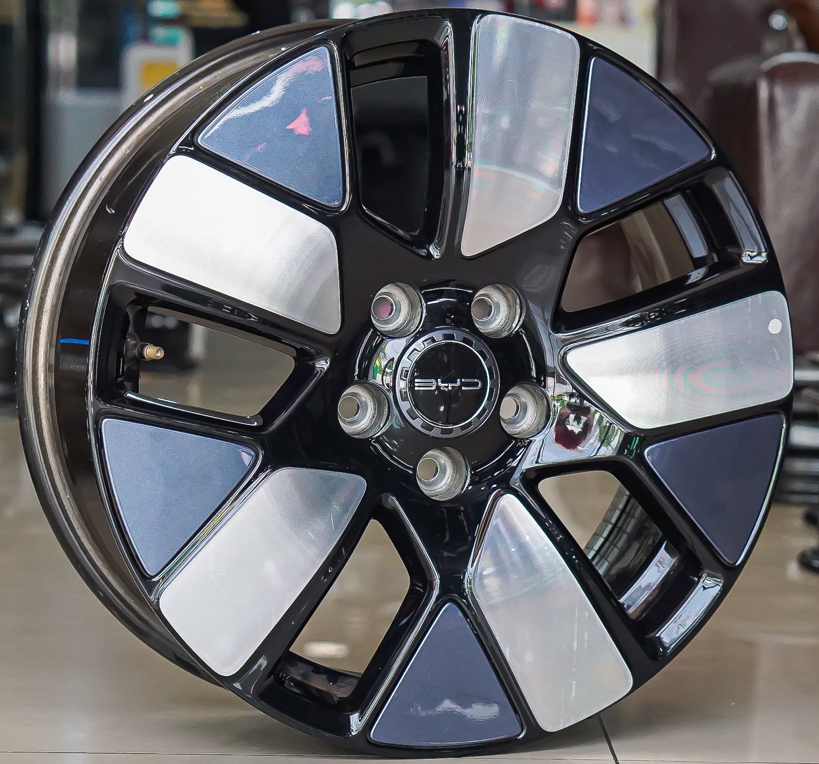 ล้อแม็กมือสอง Byd Dolphin EXT ขอบ17นิ้ว กว้าง6.5นิ้ว 5รู114.3 Offset45 (รามอินทรา) ล้อแม็ก ล้อแม็กมือสอง Byd Dolphin EXT ขอบ17นิ้ว กว้าง6.5นิ้ว 5รู114.3 Offset45 (รามอินทรา)