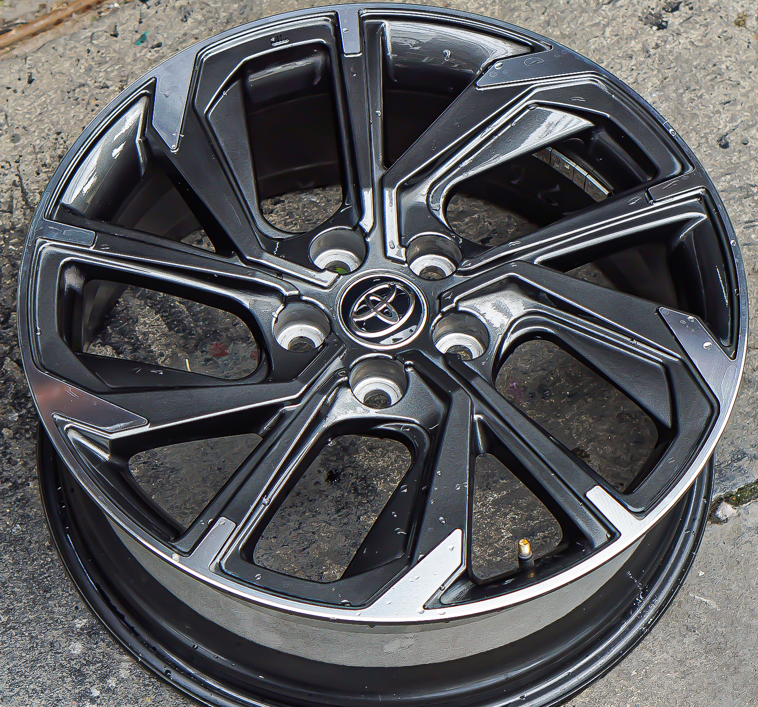 ล้อแม็กมือสอง Toyota Corolla Cross ขอบ18นิ้ว กว้าง7นิ้ว 5รู114.3 Offset40 สีเทาหน้าเงา (รามอินทรา) ล้อแม็ก ล้อแม็กมือสอง Toyota Corolla Cross ขอบ18นิ้ว กว้าง7นิ้ว 5รู114.3 Offset40 สีเทาหน้าเงา (รามอินทรา)