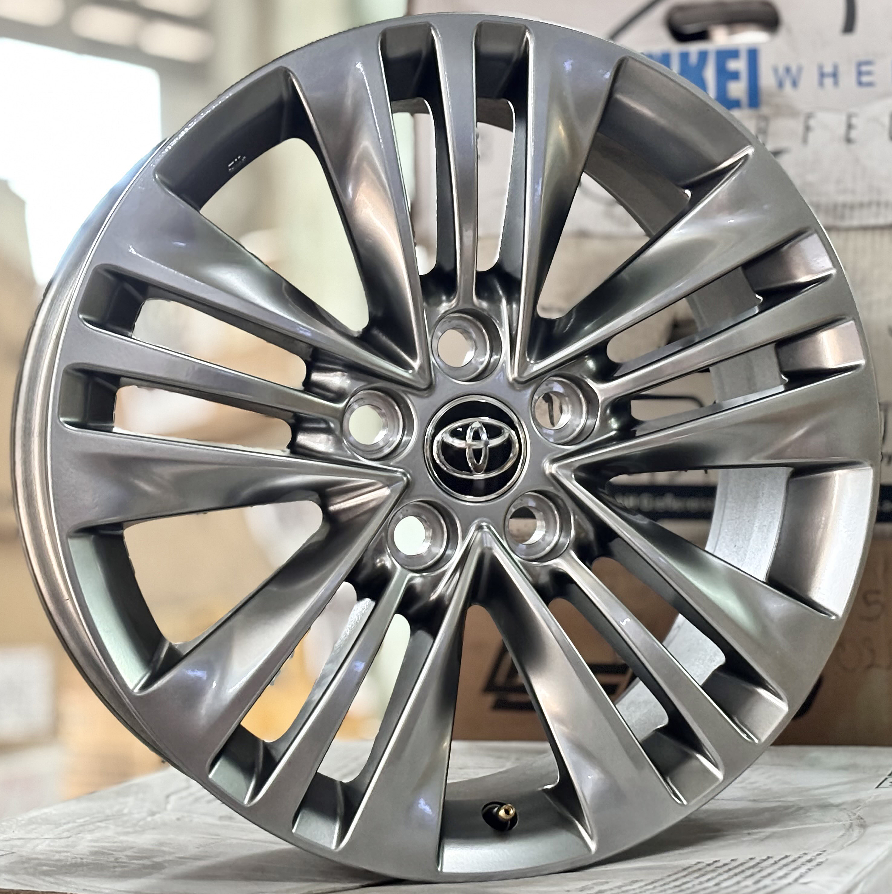 ล้อแม็ก ล้อแม็กมือสอง Toyota Alphard AL40 ขอบ18นิ้ว กว้าง7นิ้ว 5รู120 Offset40 สีไฮเปอร์แบล็ค(ลาดพร้าว)