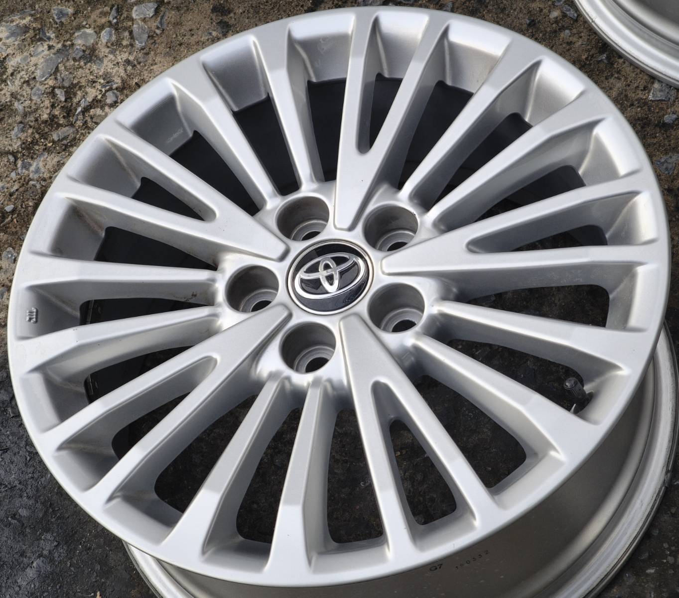 ล้อแม็ก  ล้อแม็ก Toyota Camry2025 5รู114 ET45 ซิลเวอร์ กว้าง7.5 ขอบ17นิ้ว(รามอินทรา) 