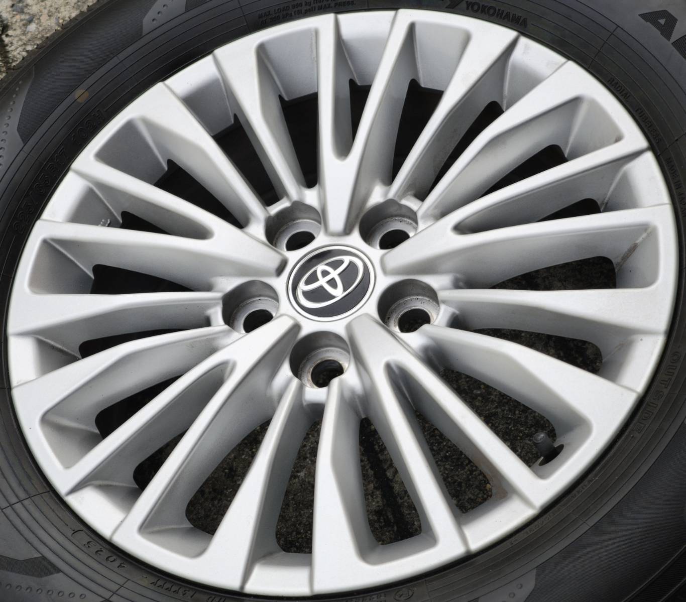 ล้อแม็ก ล้อแม็กมือสอง Toyota Alphard AH40 ขอบ17นิ้ว กว้าง6.5นิ้ว 5รู120 สีซิลเวอร์