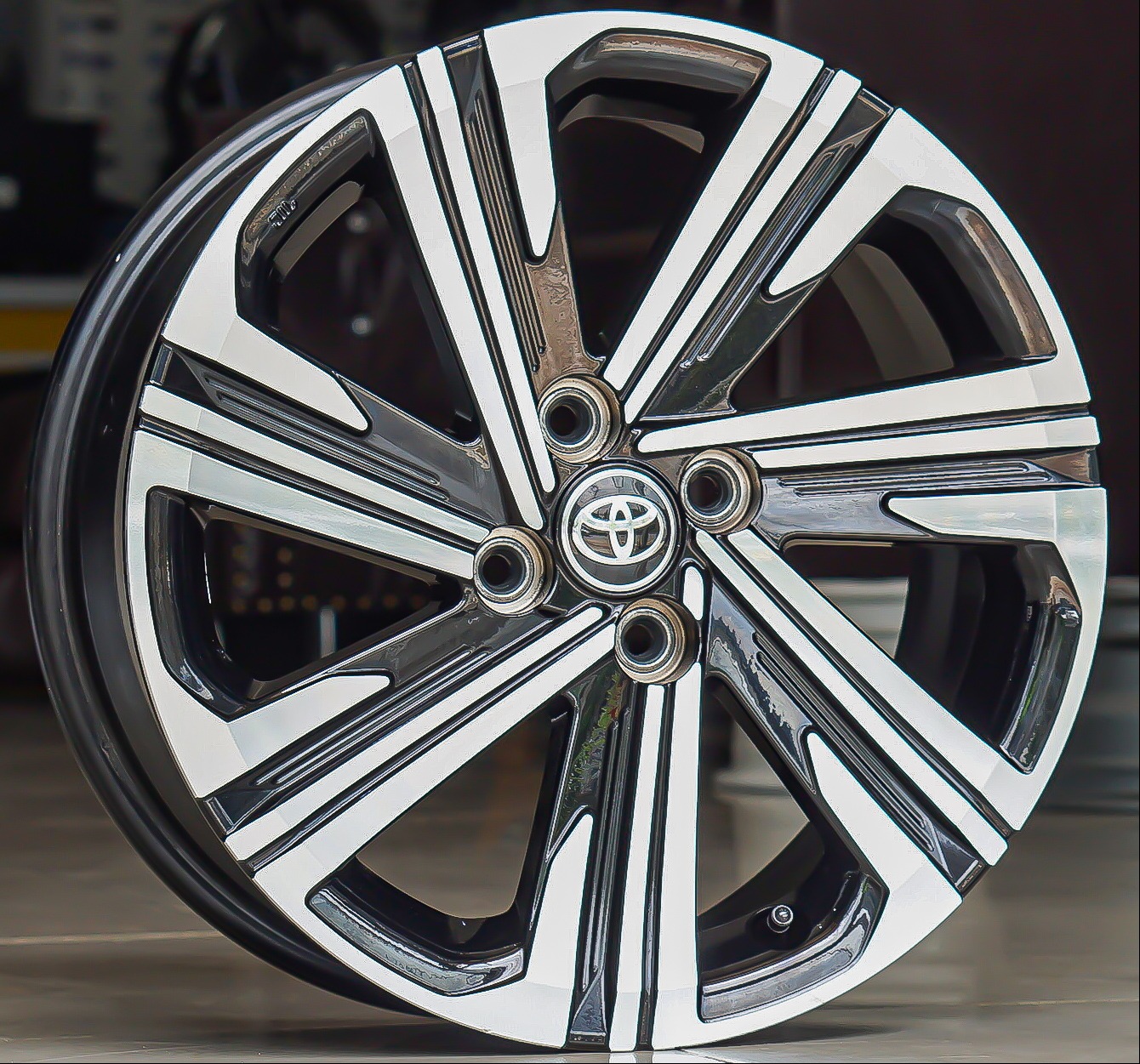 ล้อแม็กป้ายแดง Yaris ATIV 4รู100 ดำหน้าเงา 6-16นิ้ว(ลาดพร้าว-รามอินทรา)